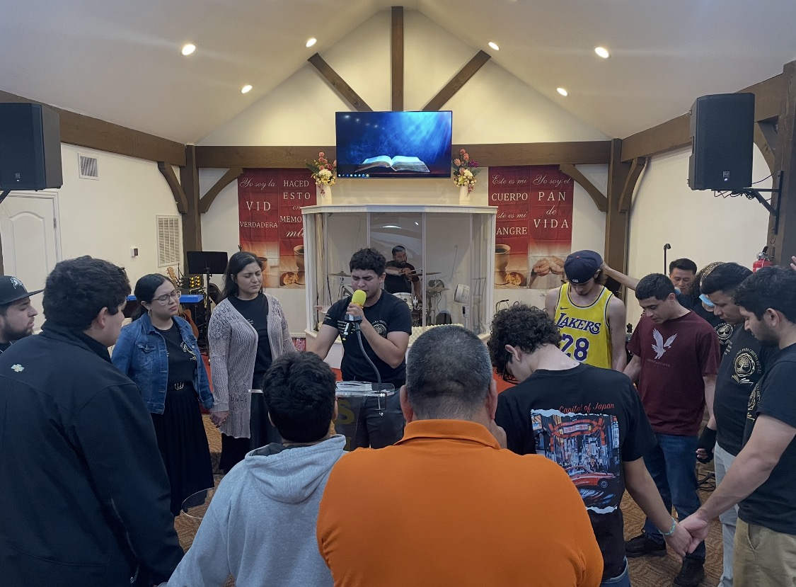 La congregación reunida en oración